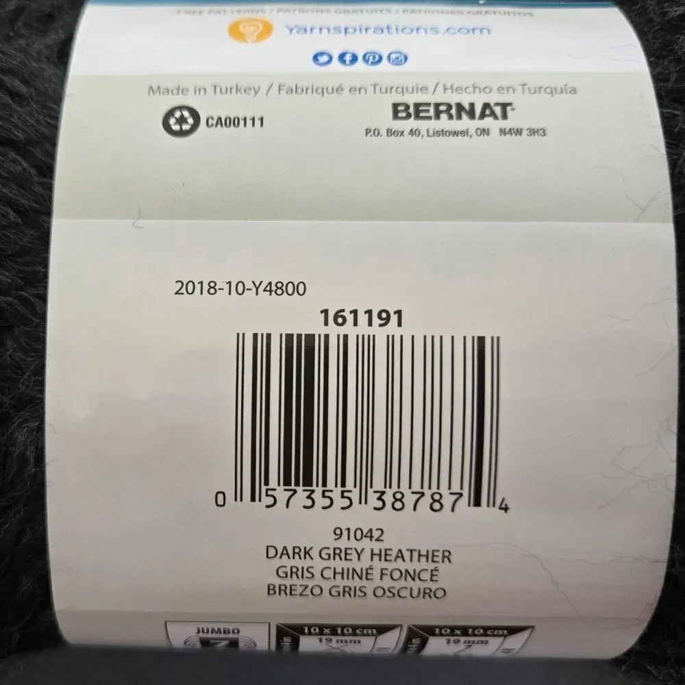 🎄🛍❤️ NIP 3 SKEIINS BERNAT MEGA BULKY BLACK YARN, 7 OZ EA